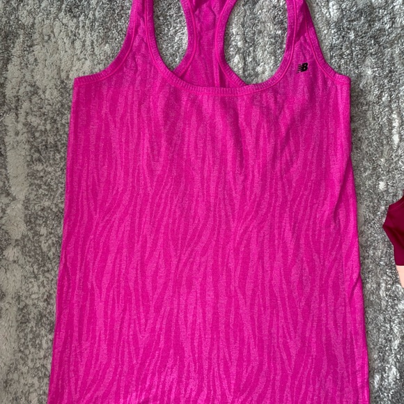 🔴4 for $25 🔴 NIKE / NEW BALANCE top Bundle - Picture 3 of 7